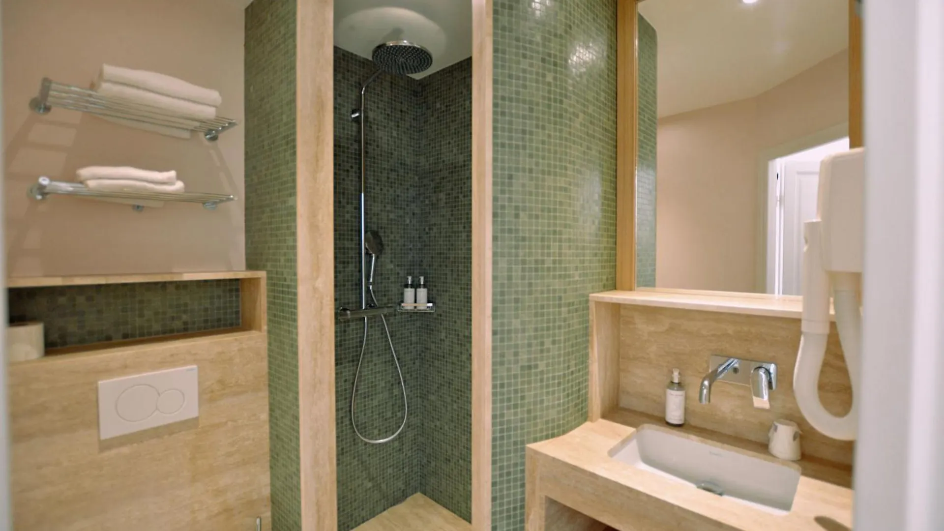 Hotel Lucien Paris 2*,