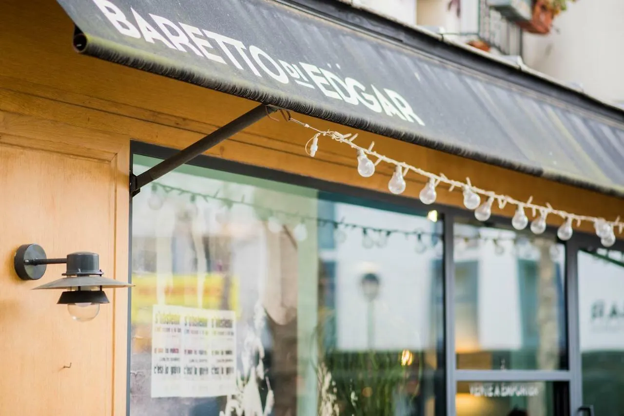 **  Hotel Lucien Paris France